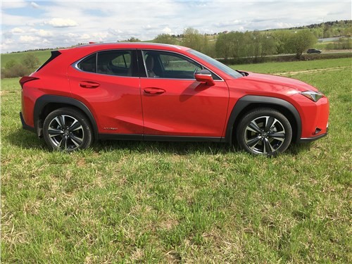 Тест-драйв Lexus UX (поколение I) - Сила гибрида