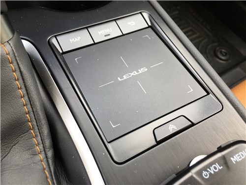 Тест-драйв Lexus UX (поколение I) - Сила гибрида