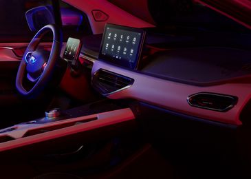 Вместо электрического седана Geely выкатила хетчбэк Geometry C