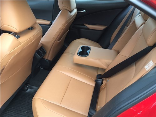 Тест-драйв Lexus UX (поколение I) - Сила гибрида