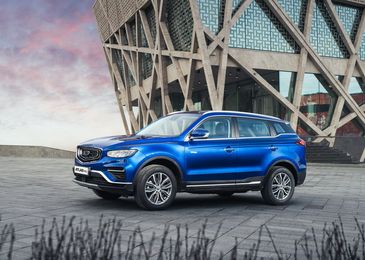 Geely показала фото и раскрыла комплектации новейшего кроссовера Atlas Pro