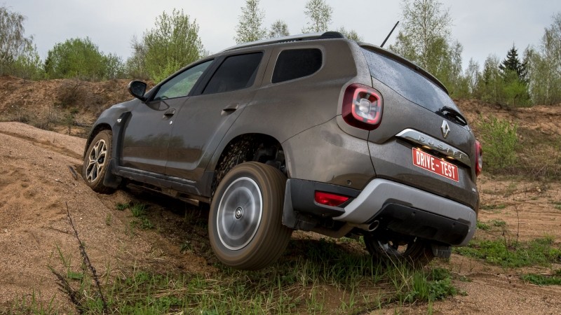 Вспоминаем о реинкарнации с кроссоверами Renault Duster и Kaptur