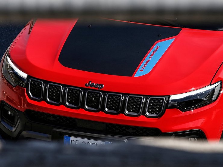 Jeep перестанет выпускать бензиновые и дизельные автомобили