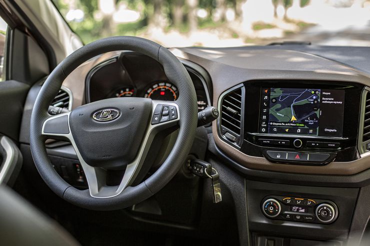 Вперед и с песней: тест-драйв обновленной Lada XRAY 2021