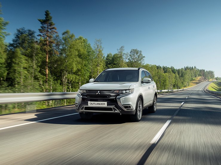 Mitsubishi привезла в Россию Outlander нового модельного года
