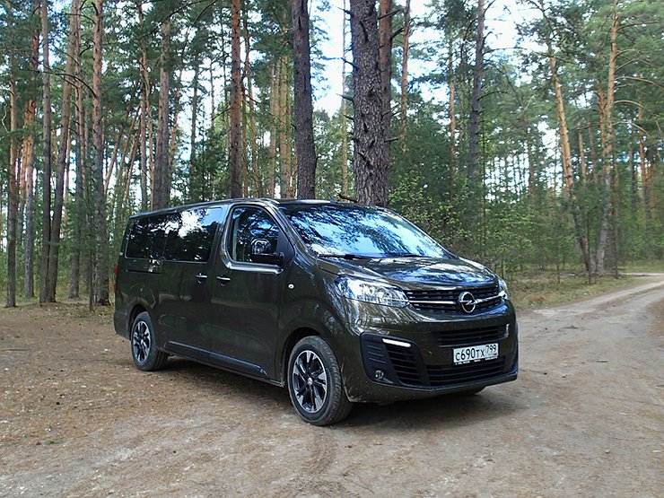 Почему микроавтобус лучше кроссовера: тест-драйв Opel Zafira Life 2021