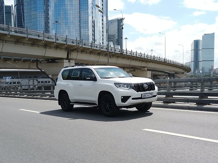 Когда размер имеет значение: видео тест-драйв Toyota Land Cruiser Prado