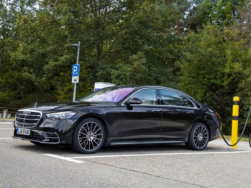 Mercedes-Benz S-Class превратили в гибрид