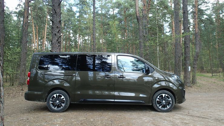 Почему микроавтобус лучше кроссовера: тест-драйв Opel Zafira Life 2021