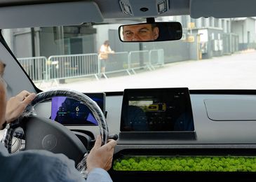 Умерший SAAB планирует выпускать замшелый электромобиль Sion