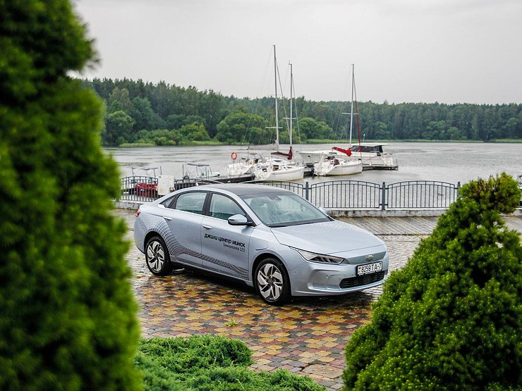 Geely скоро наладит сборку электромобилей для России