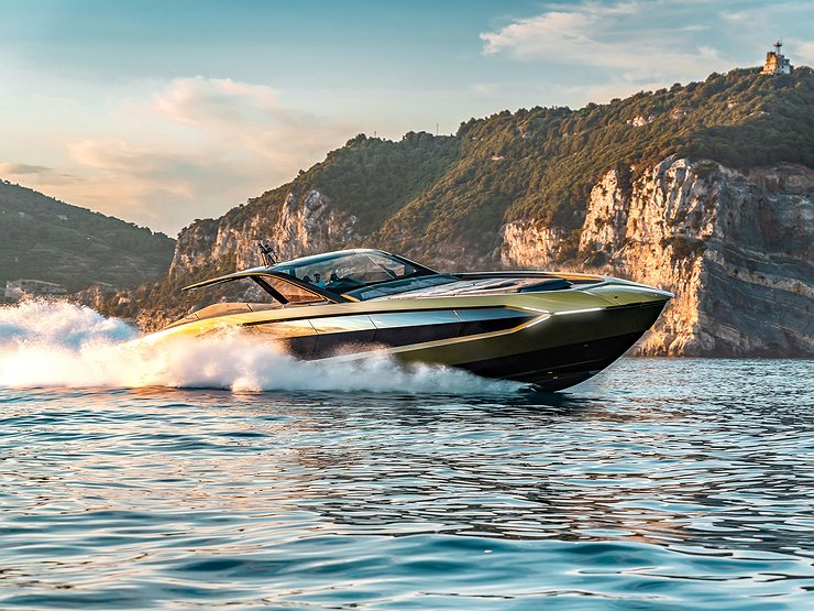 Lamborghini построила новейшую моторную яхту из гиперкара