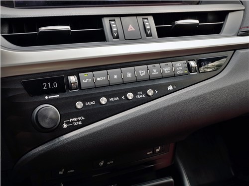 Lexus ES - взять сейчас, или подождать нового поколения?