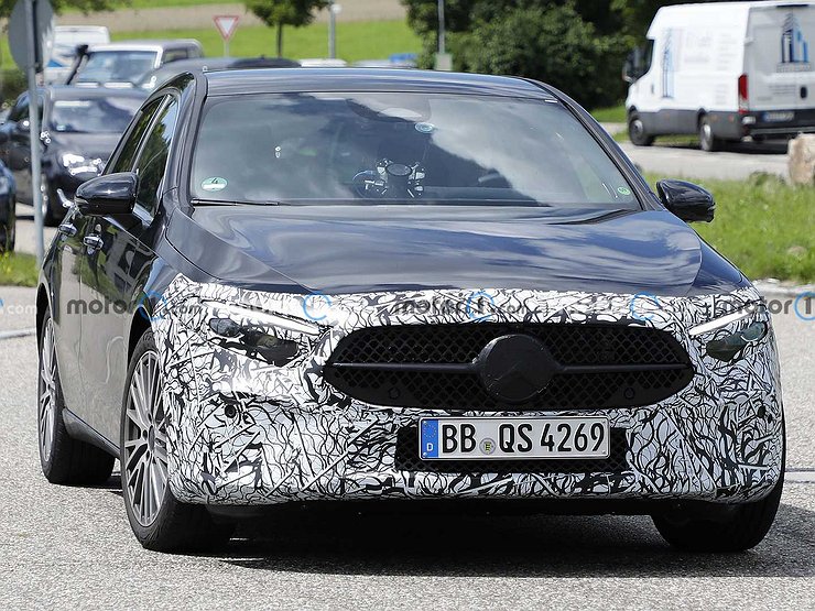 Опубликованы первые фотографии обновленного Mercedes-Benz A-класса