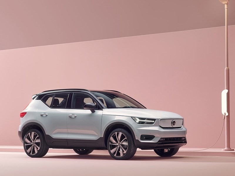 Volvo привезет в Россию сразу два электрических кроссовера