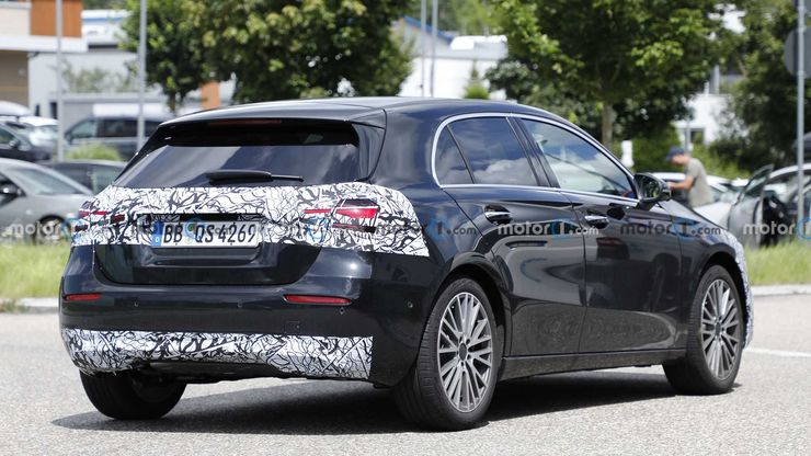 Опубликованы первые фотографии обновленного Mercedes-Benz A-класса
