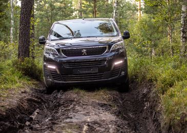 Делай грязь: тест-драйв внедорожника-минивэна Peugeot Traveller с полным приводом