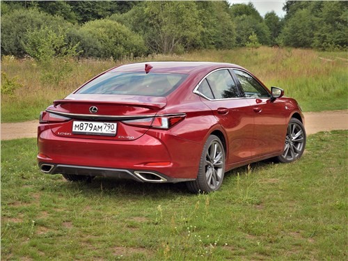 Lexus ES - взять сейчас, или подождать нового поколения?