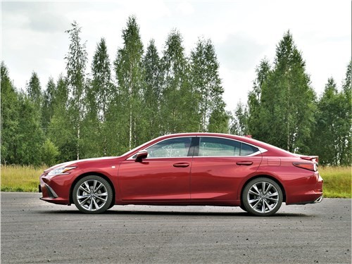 Lexus ES - взять сейчас, или подождать нового поколения?