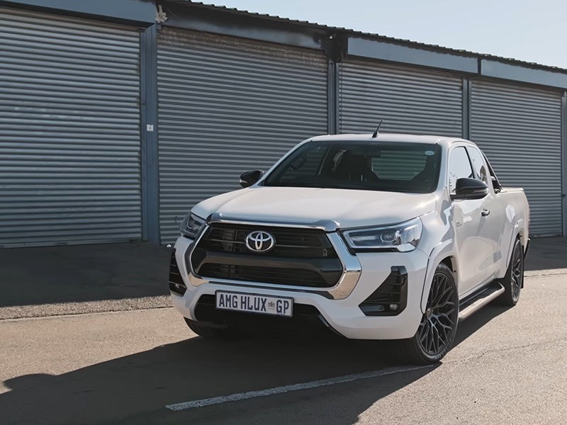 Toyota Hilux скрестили с Mercedes