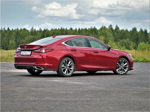 Lexus ES - взять сейчас, или подождать нового поколения?