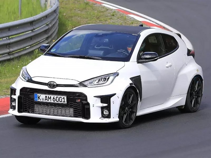 Toyota вывела на тесты заряженный Yaris