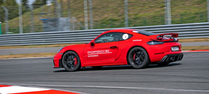 Отрываемся на Porsche GT3 серии 992 от Каймана GT4 c PDK