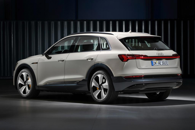 Audi e-tron 2021: первый электрический кроссовер Ауди