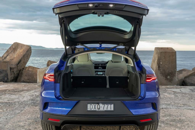 Jaguar I-Pace 2021: электрический кроссовер