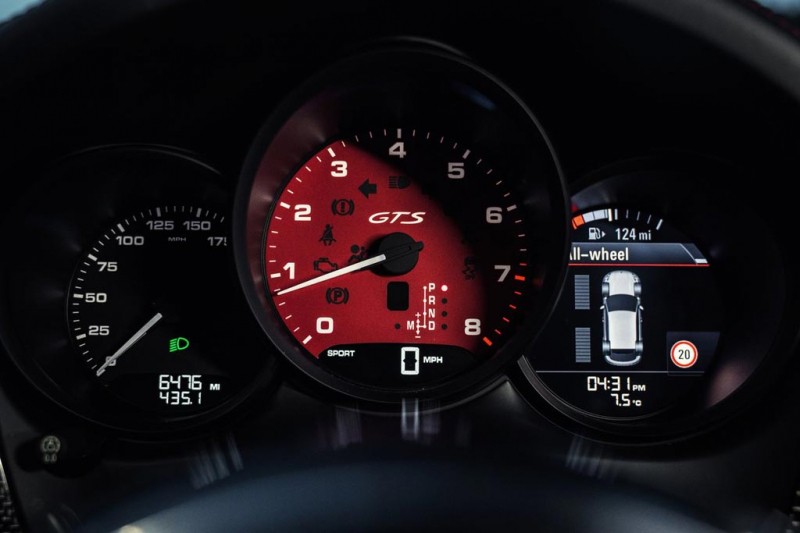 360-сильный кроссовер Porsche Macan GTS