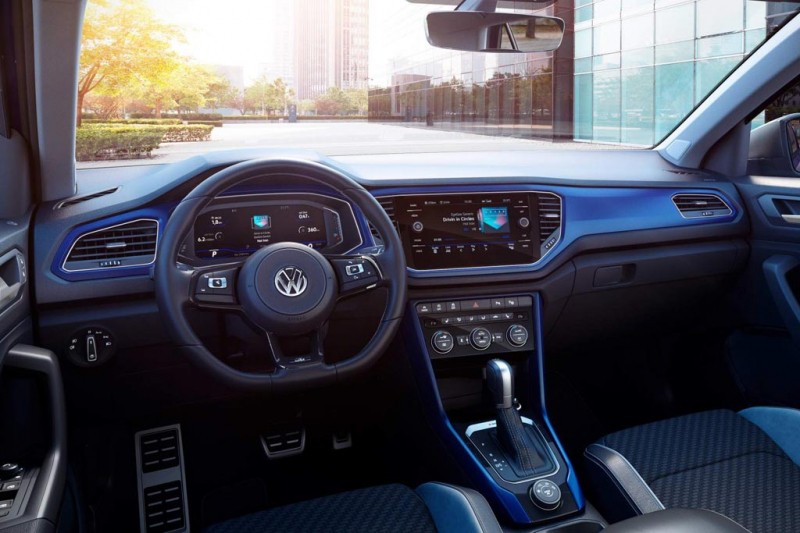 Volkswagen T-Roc R: заряженный паркетник с мощным мотором