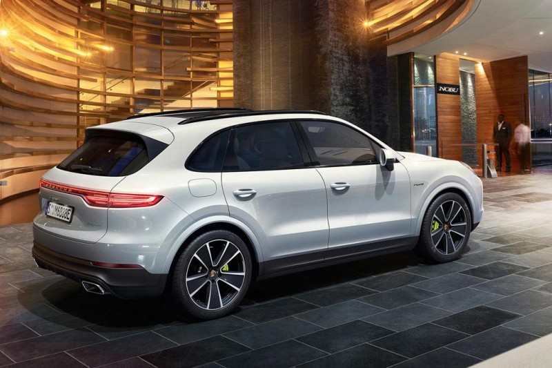 Представлен новый Porsche Cayenne E-Hybrid 2021