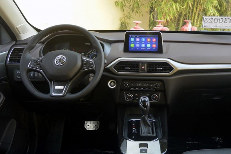 В Китае представлен 7-местный кроссовер Dongfeng S560
