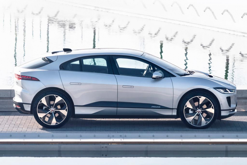 Jaguar I-Pace 2021: электрический кроссовер