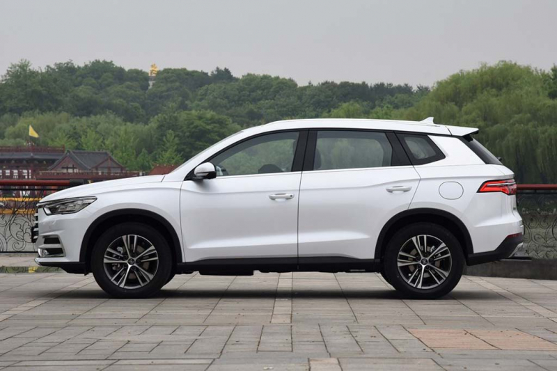 Новый BYD Song Pro: мощные гибриды и версия на электротяге