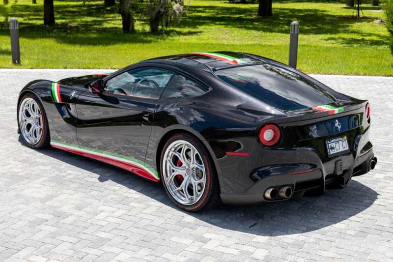 На торги выставлен Ferrari F12 Berlinetta с &laquo;патриотичной&raquo; окраской кузова
