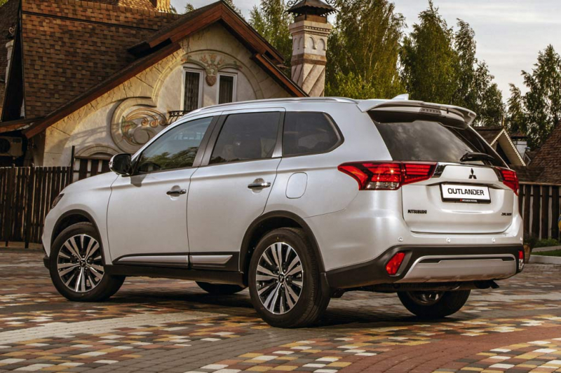 Обзор Mitsubishi Outlander 2021: комплектации и цены, фото в новом кузове
