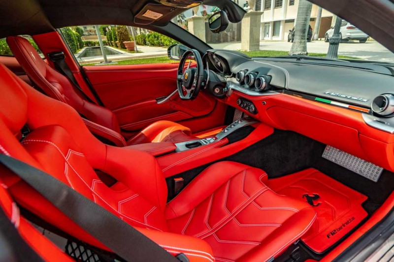 На торги выставлен Ferrari F12 Berlinetta с &laquo;патриотичной&raquo; окраской кузова