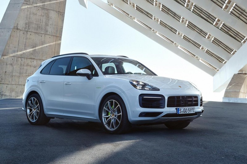 Представлен новый Porsche Cayenne E-Hybrid 2021