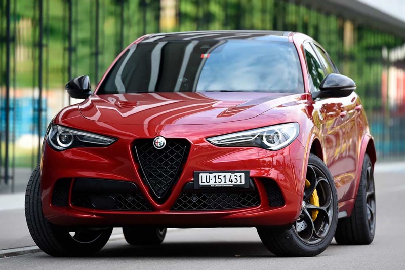 510-сильный кроссовер Alfa Romeo Stelvio Quadrifoglio