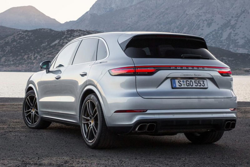 Porsche Cayenne Turbo 2021: спорткар среди кроссоверов