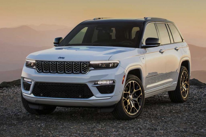 Представлен новый Jeep Grand Cherokee 2022: вскоре внедорожник доберется до РФ