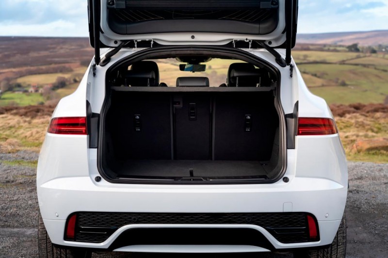 Jaguar E-Pace 2021: младший кроссовер в линейке производителя