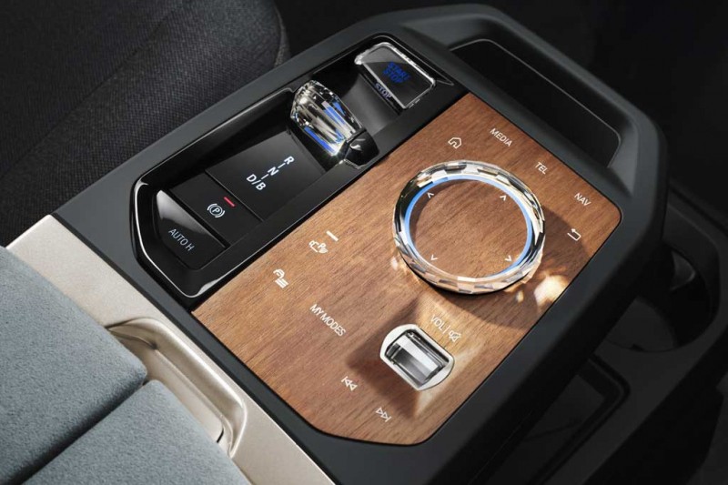 Берегись, Тесла: баварцы презентовали электрический BMW iX