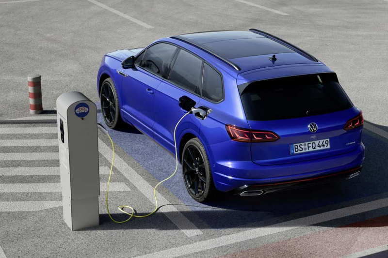 Представлен мощный Volkswagen Touareg R с гибридной установкой и богатым оснащением
