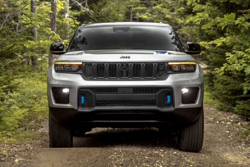 Представлен новый Jeep Grand Cherokee 2022: вскоре внедорожник доберется до РФ
