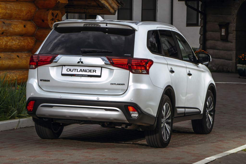 Обзор Mitsubishi Outlander 2021: комплектации и цены, фото в новом кузове