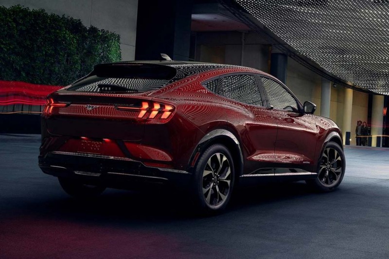 Ford Mustang Mach-E: американцы превратили Мустанг в электрический кроссовер