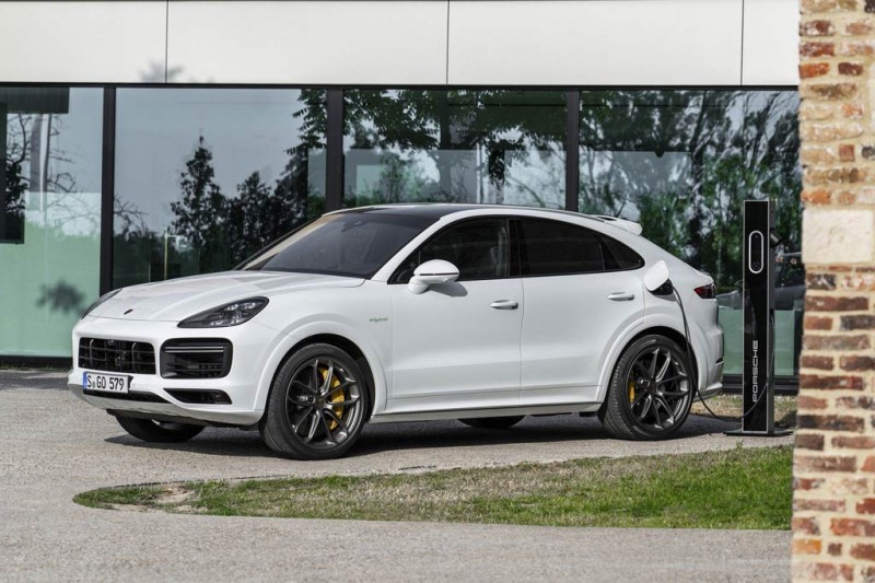 Porsche Cayenne обзавелся 680-сильной версией Turbo S E-Hybrid