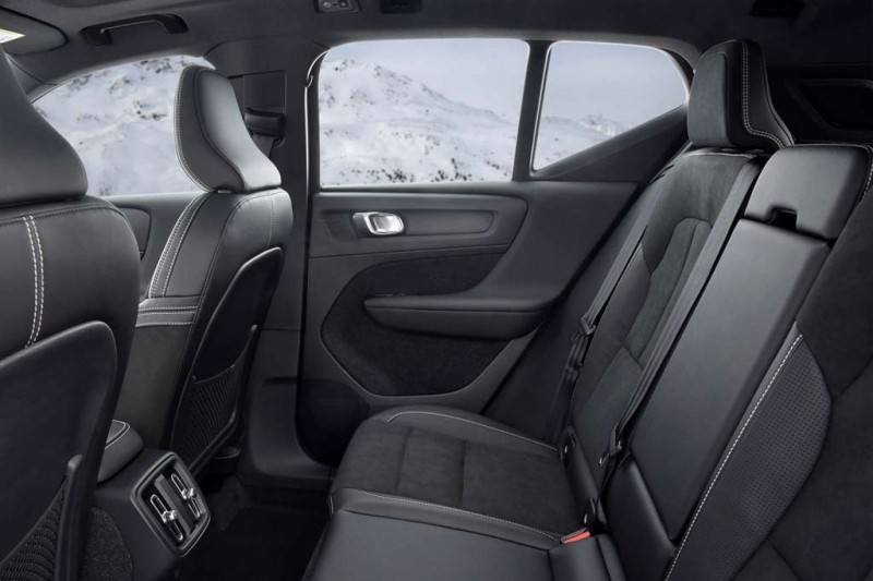Volvo XC40 2021: комплектации и цены, фото новой модели, отзывы владельцев
